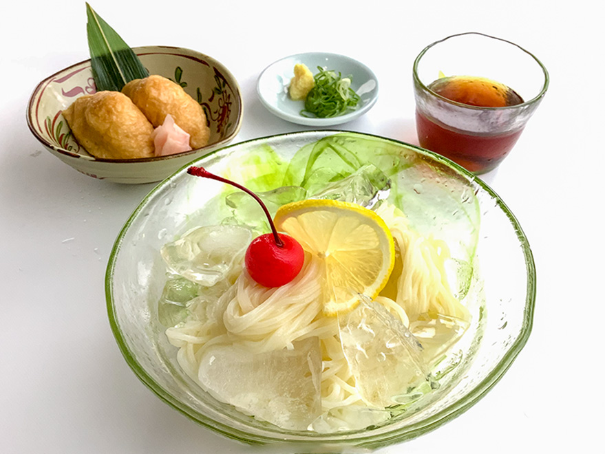 冷や麦と稲荷寿司