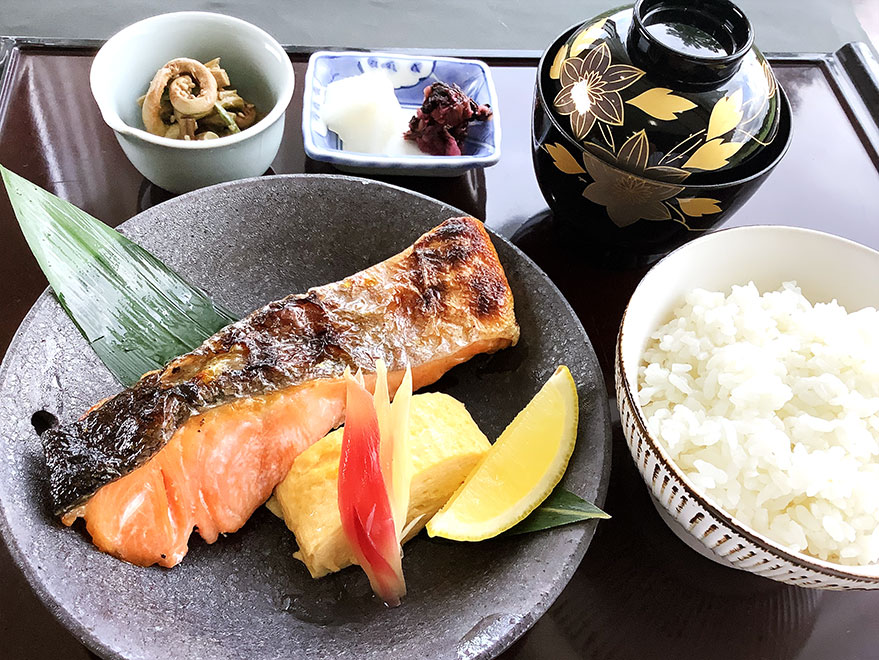 焼き魚定食（銀鮭甘塩）