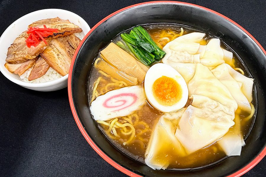 ワンタンメンとミニチャーシュー丼
