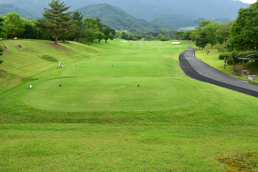 シプレカントリークラブOUTコースHOLE1の写真