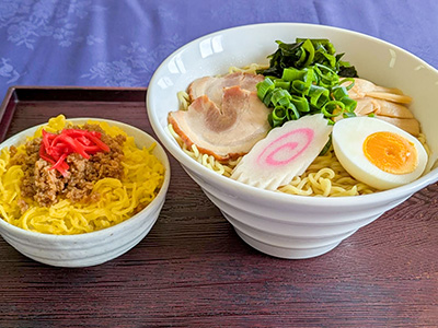 醤油ラーメン(鶏そぼろご飯付)