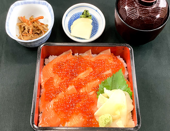 三陸産銀鮭とイクラ重