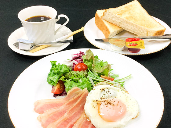 朝食