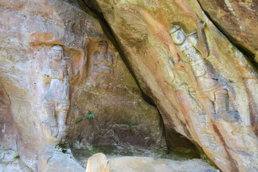 鵜殿石仏群の詳細はこちら(外部サイトに移動します)