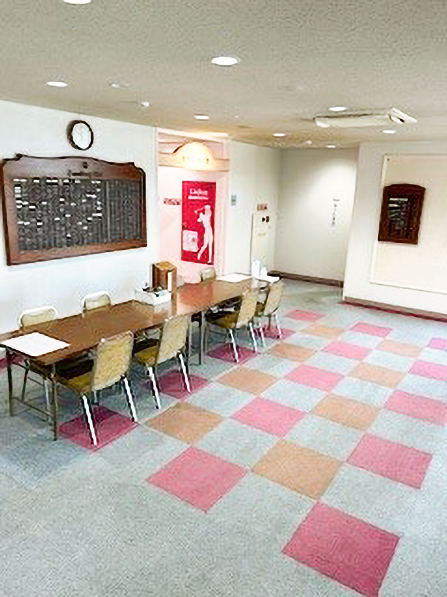 女性用ロッカー室の入り口