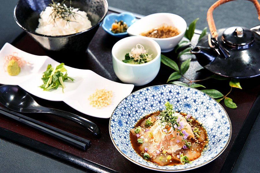 鯛の胡麻茶漬け