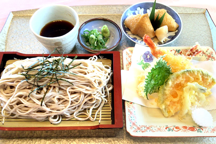 天ざるそば又は細うどん